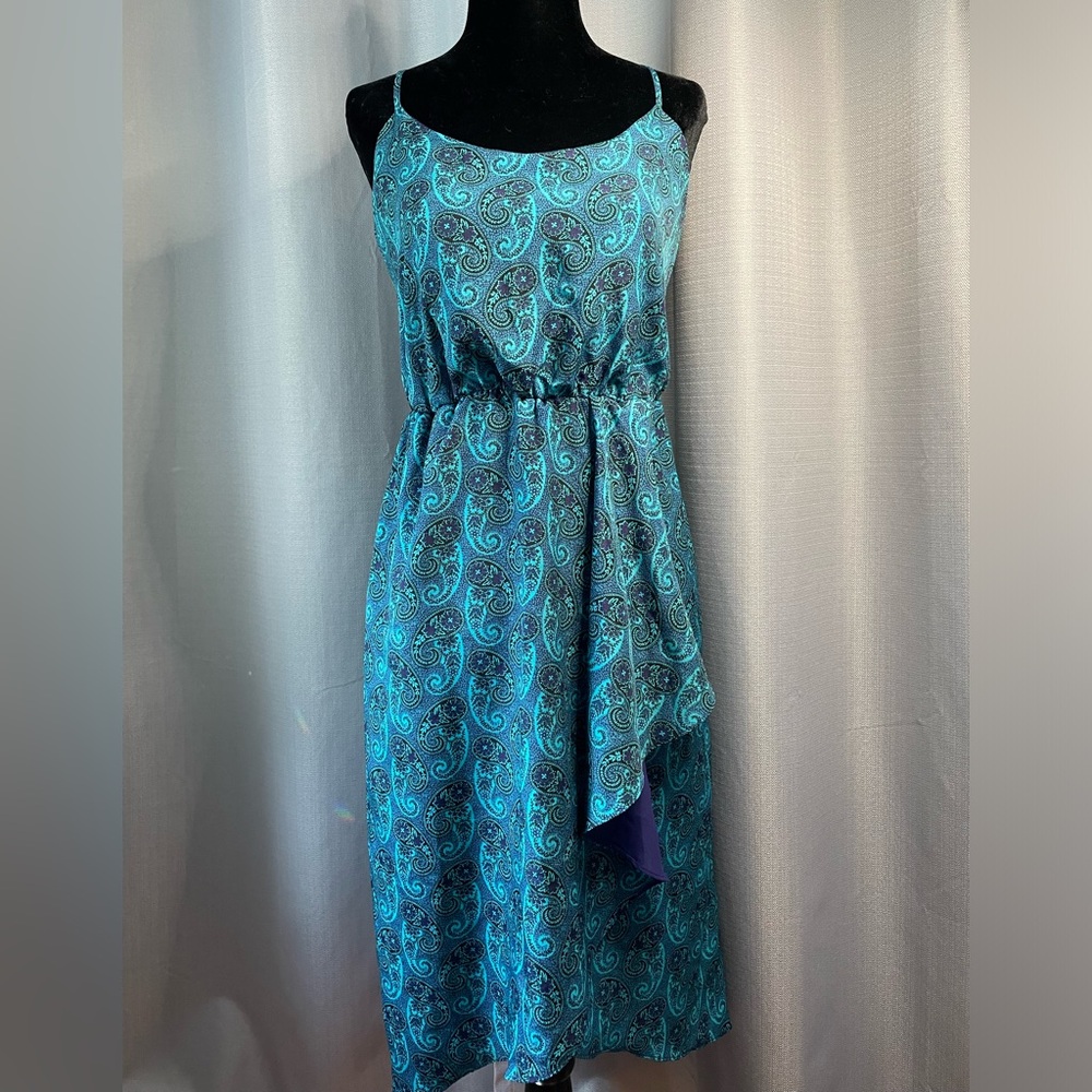 Daisy Fuentes Elegant Blue and Purple Paisley Dress size medium EUC